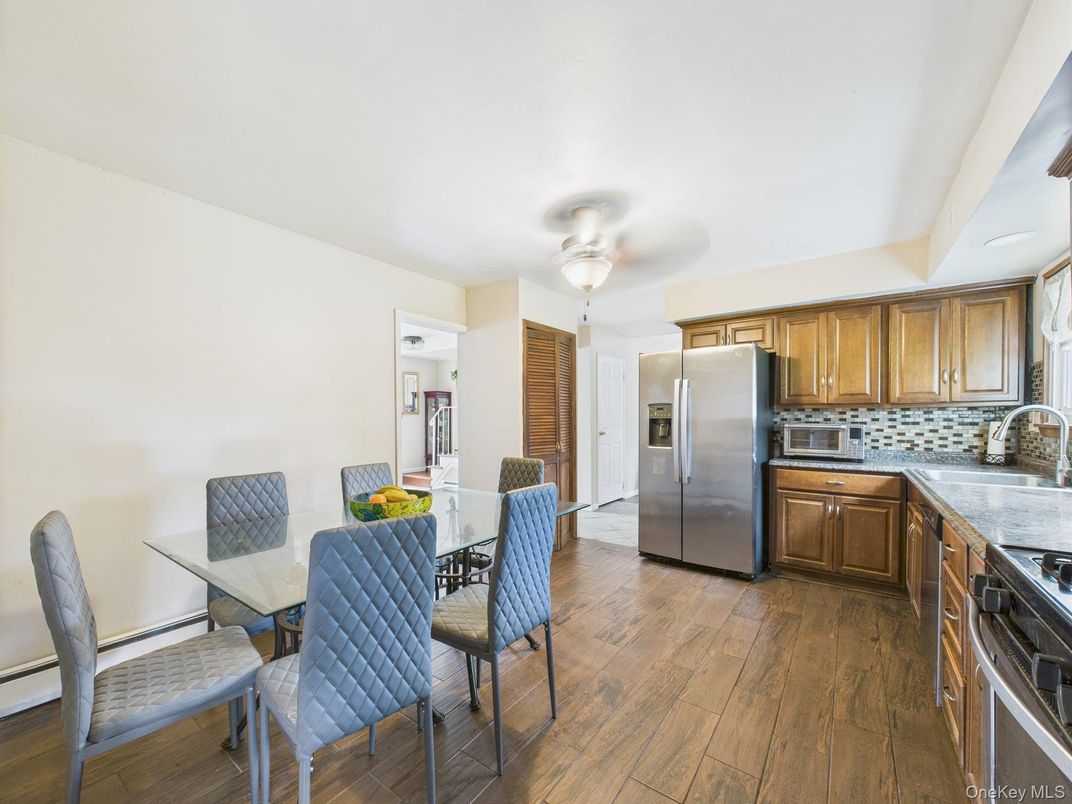 Dining room, Interior, Kitchen, Stainless Steel Appliances, Wood Texture Flooring