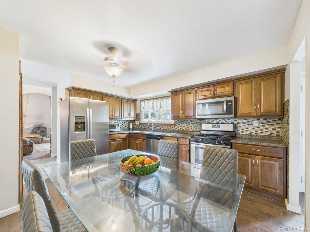 Dining room, Interior, Kitchen, Stainless Steel Appliances, Wood Texture Flooring