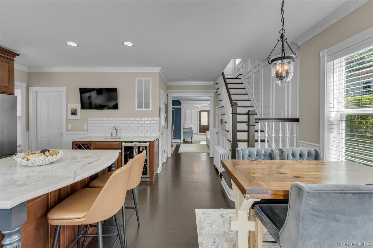 Dining room, Interior, Kitchen, Pendant Lights, Recessed Lighting, Wood Texture Flooring