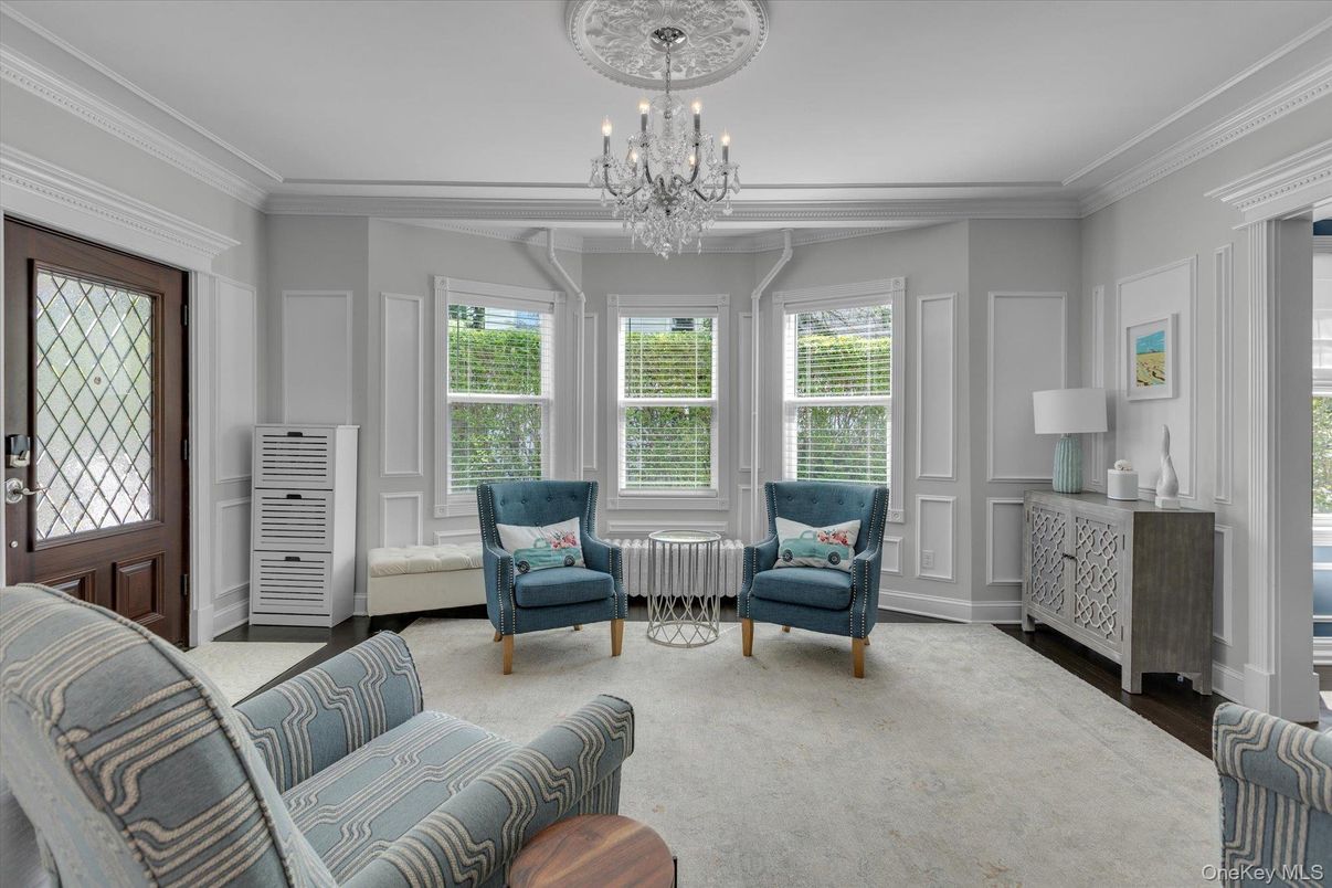 Chandelier, Interior, Living room