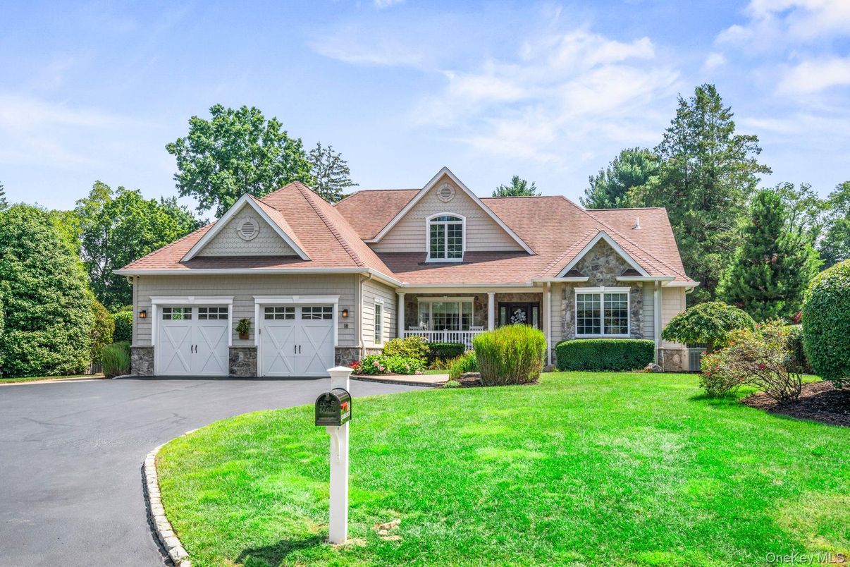 Attached, Exterior, Facade, Ranch