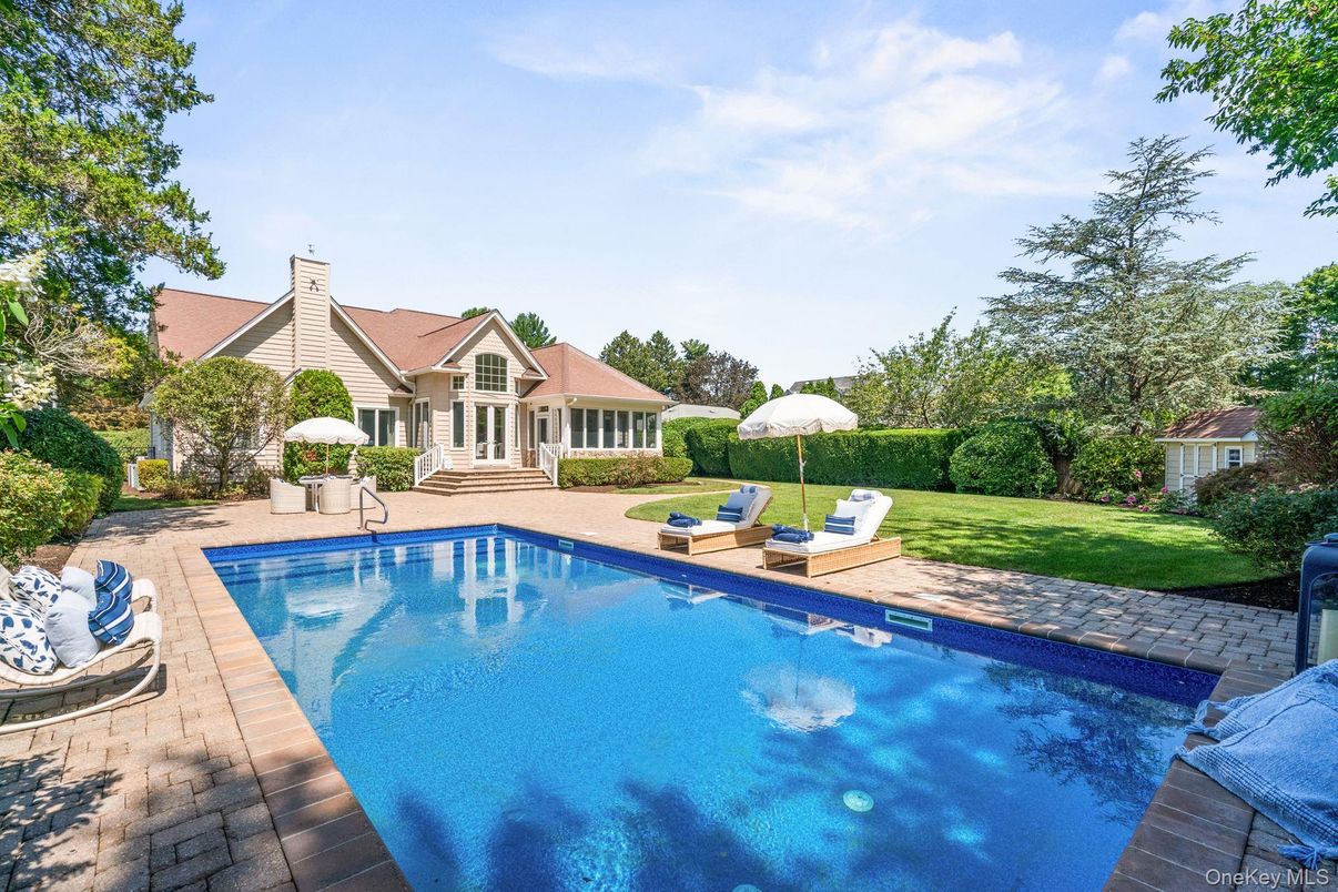Exterior, Pool