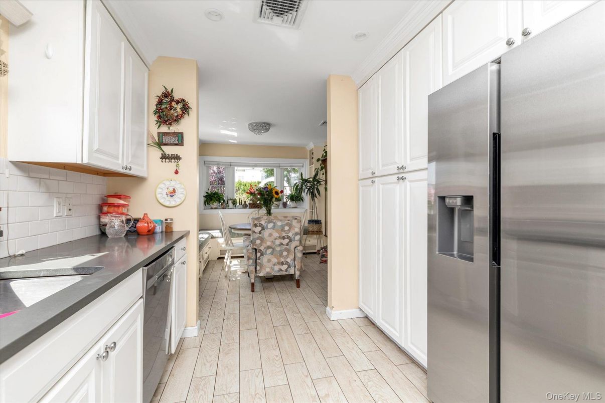 Dining room, Interior, Kitchen, Recessed Lighting, Stainless Steel Appliances