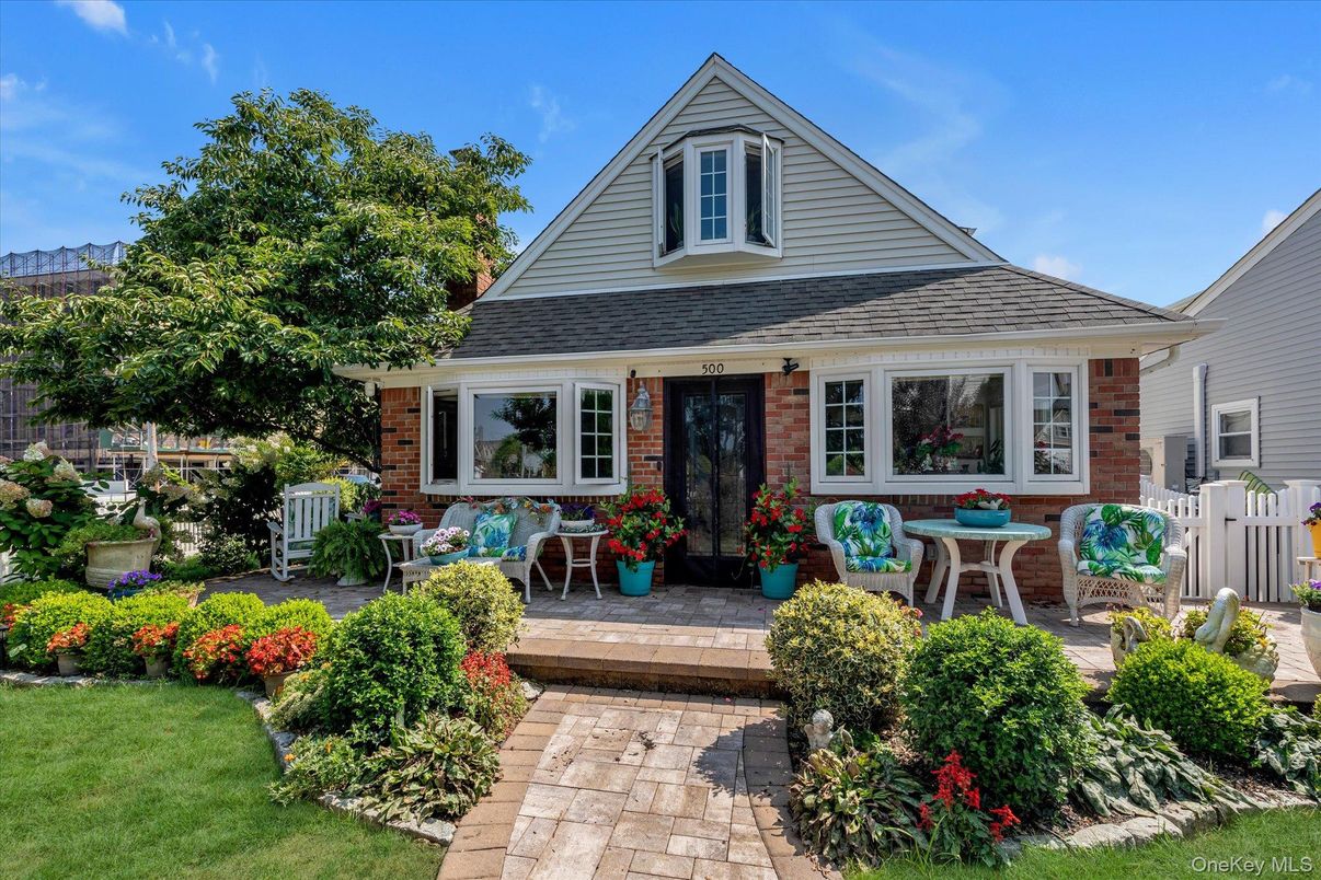Exterior, Facade, Brick Facade, Queen Anne Victorian