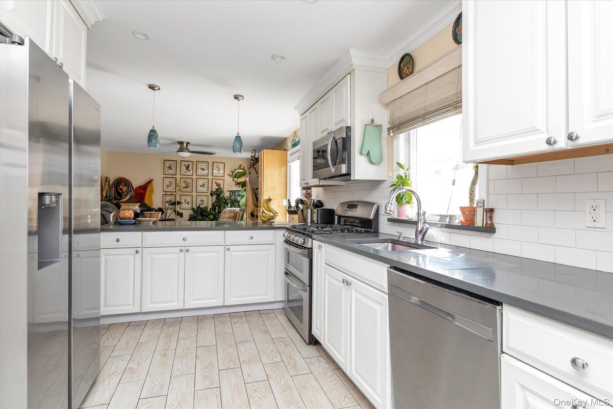 Interior, Kitchen, Pendant Lights, Recessed Lighting, Stainless Steel Appliances
