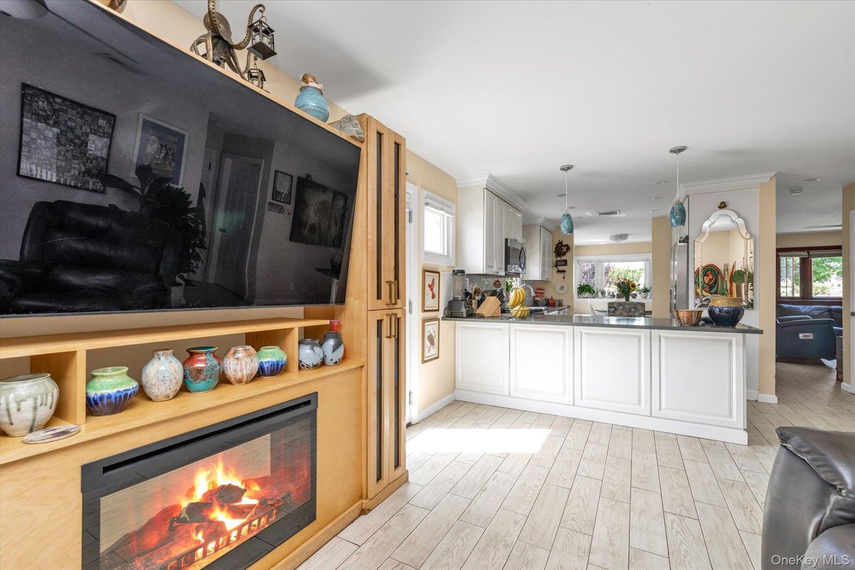 Fireplace, Interior, Kitchen, Pendant Lights, Recessed Lighting