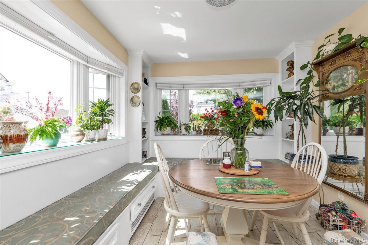 Dining room, Interior