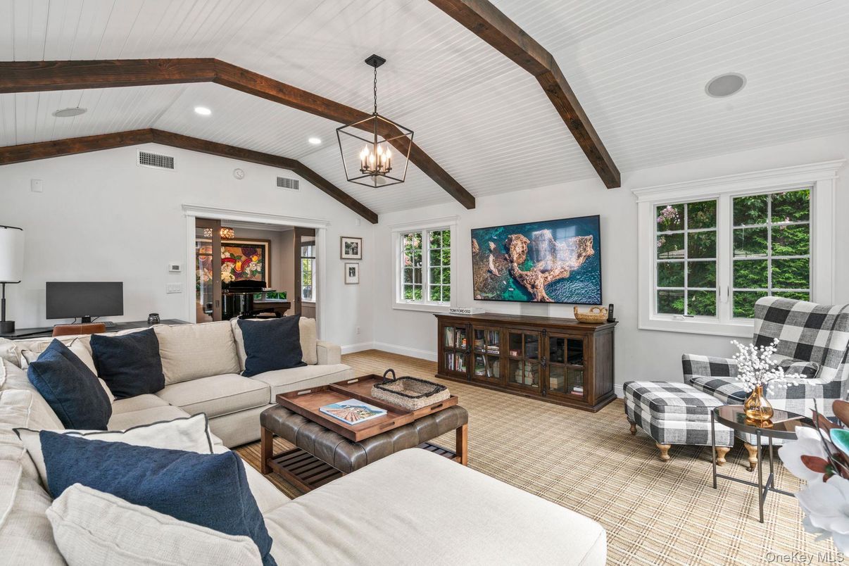 Interior, Living room, Pendant Lights, Recessed Lighting, Wooden Beams