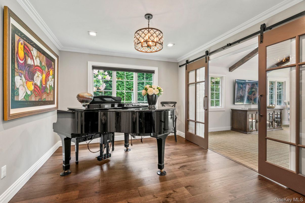 Interior, Pendant Lights, Piano, Recessed Lighting, Wood Texture Flooring