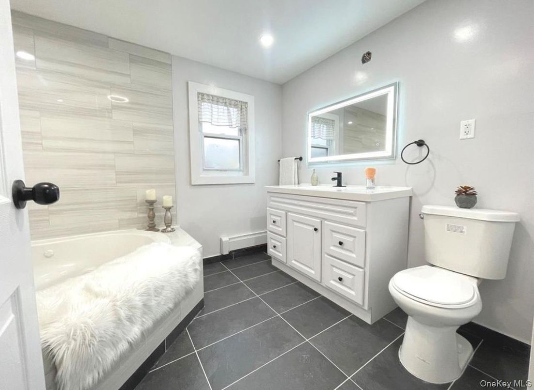 Bathroom, Interior, Recessed Lighting
