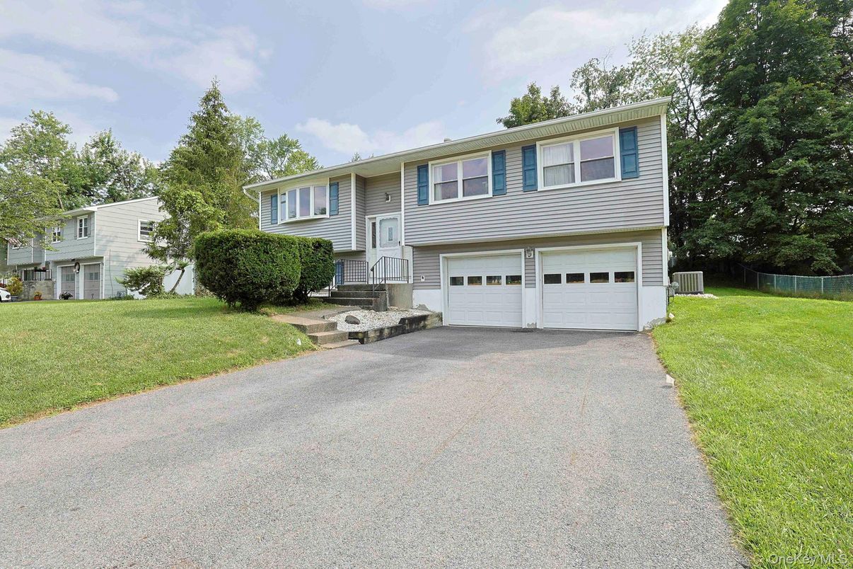 Attached, Exterior, Facade, Raised Ranch
