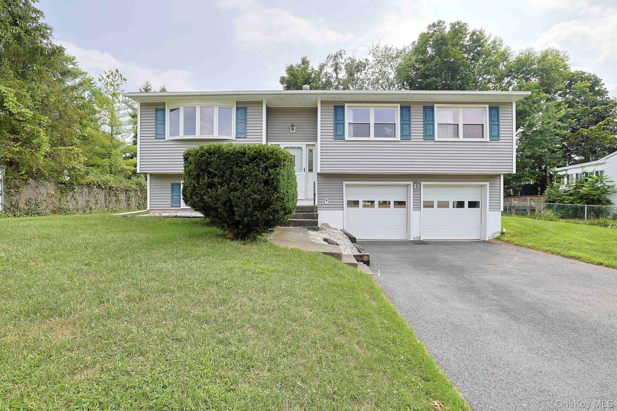 Attached, Exterior, Facade, Raised Ranch