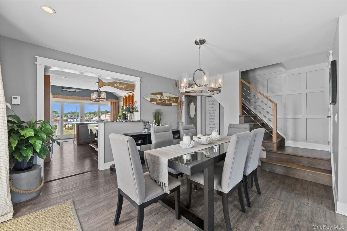 Chandelier, Dining room, Interior, Pendant Lights, Recessed Lighting, Water, Wood Texture Flooring