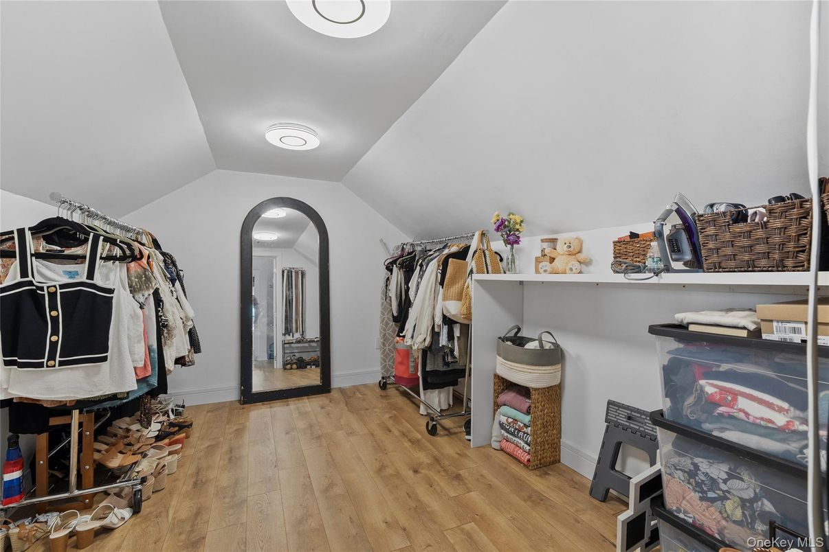 Interior, Walk-in Closets, Wood Texture Flooring