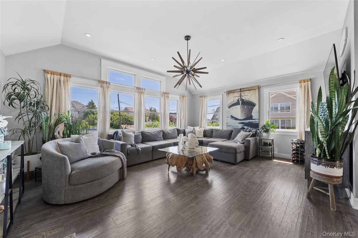 Interior, Living room, Pendant Lights, Recessed Lighting, Wood Texture Flooring