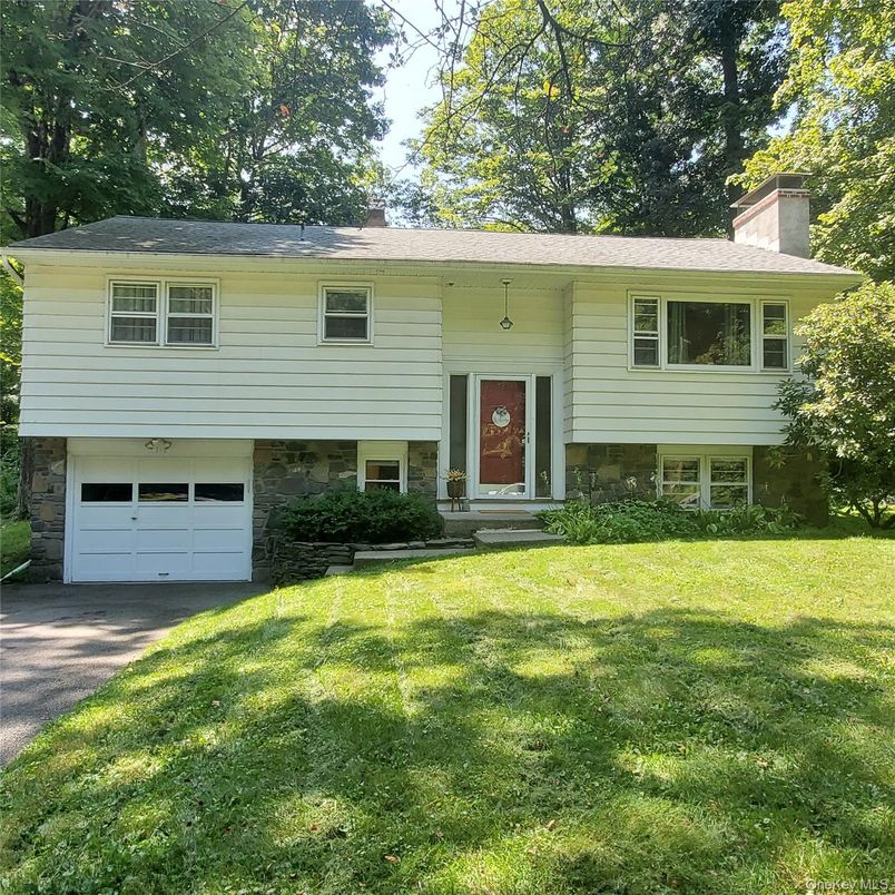 Attached, Exterior, Facade, Raised Ranch