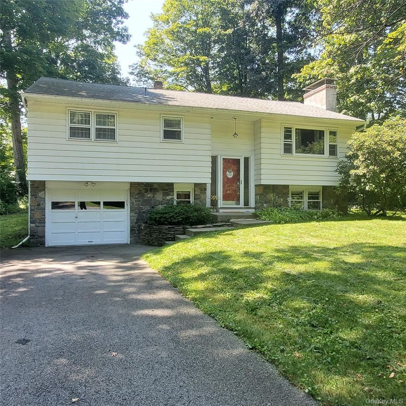 Attached, Exterior, Facade, Raised Ranch