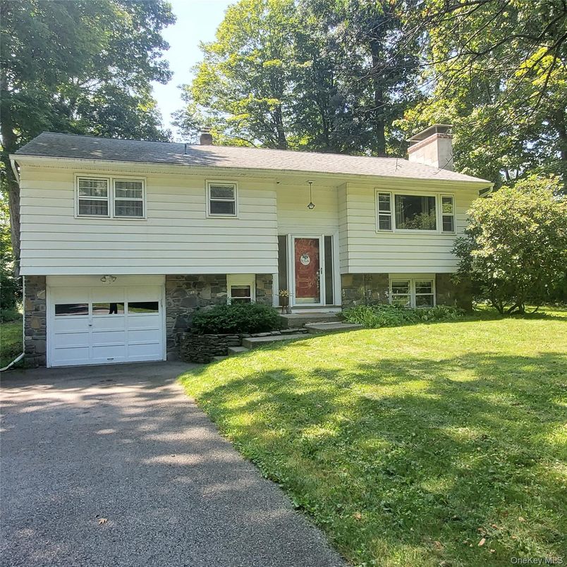 Attached, Exterior, Facade, Raised Ranch