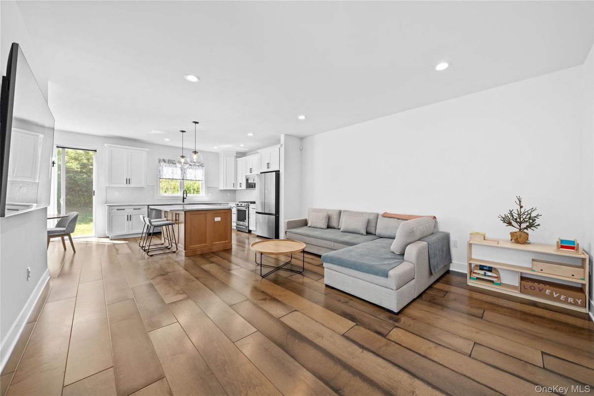 Interior, Kitchen, Living room, Pendant Lights, Recessed Lighting, Stainless Steel Appliances, Wood Texture Flooring