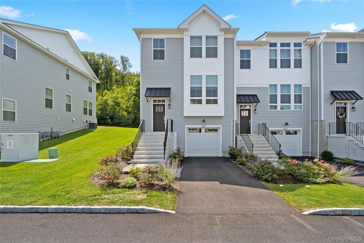 Attached, Exterior, Facade, Rowhouse