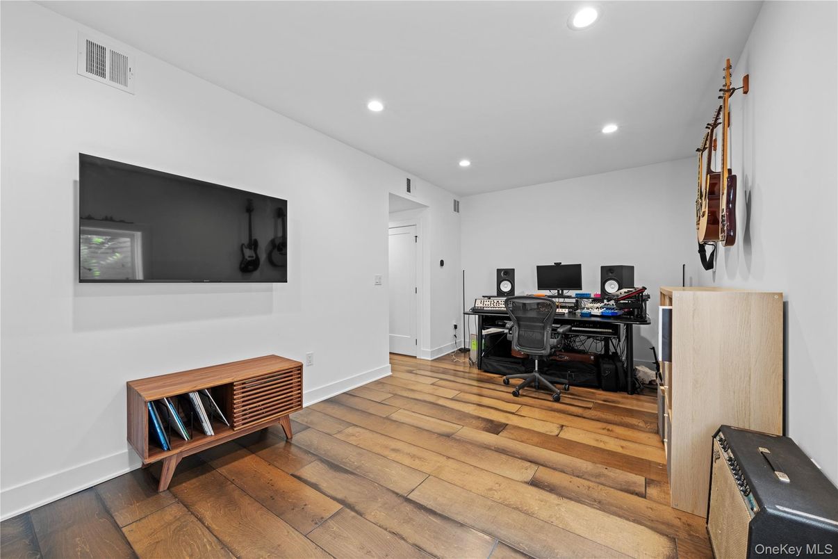 Home Office, Interior, Recessed Lighting, Wood Texture Flooring