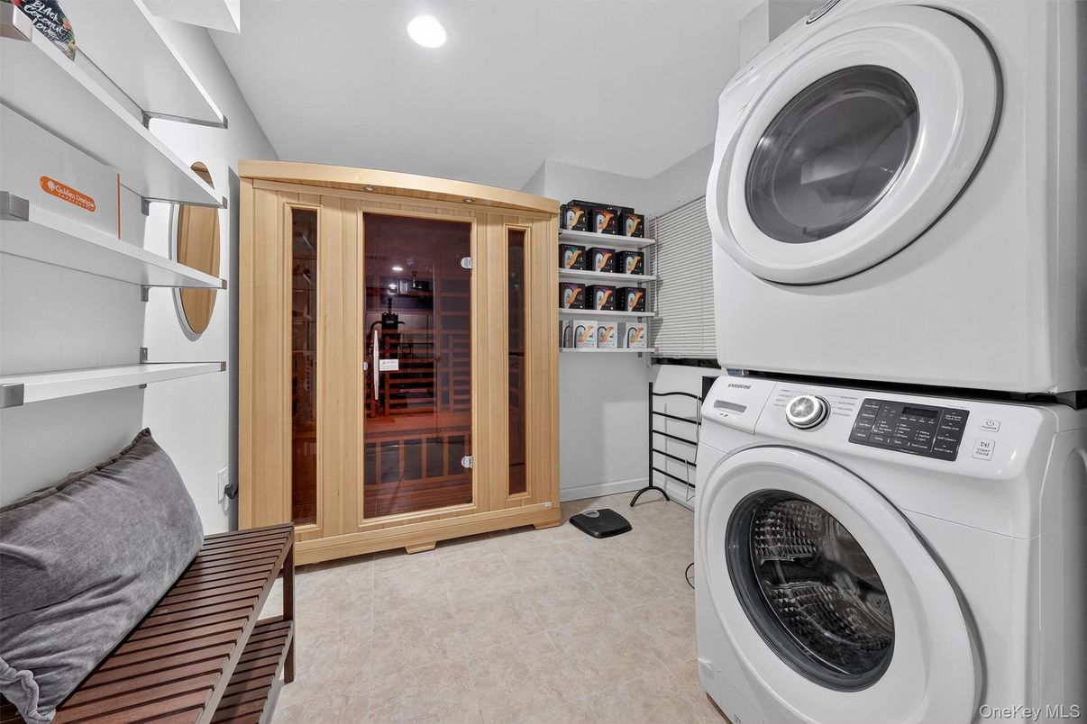 Interior, Recessed Lighting, Sauna Room, Washer