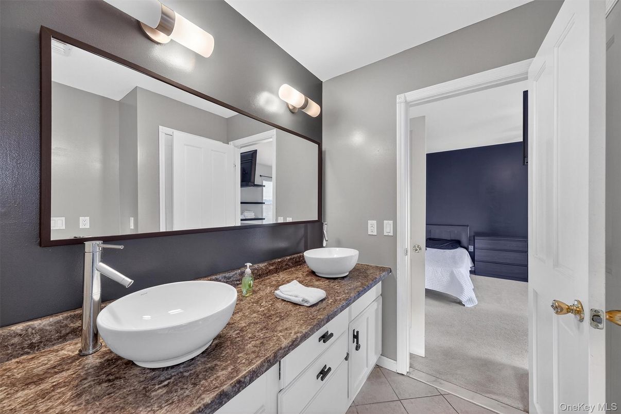 Bathroom, Bedroom, Dual Sink Vanities, Interior