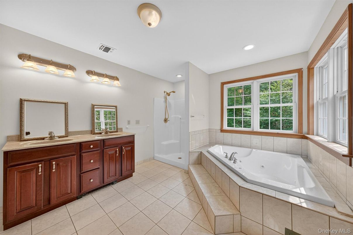 Bathroom, Dual Sink Vanities, Interior, Recessed Lighting