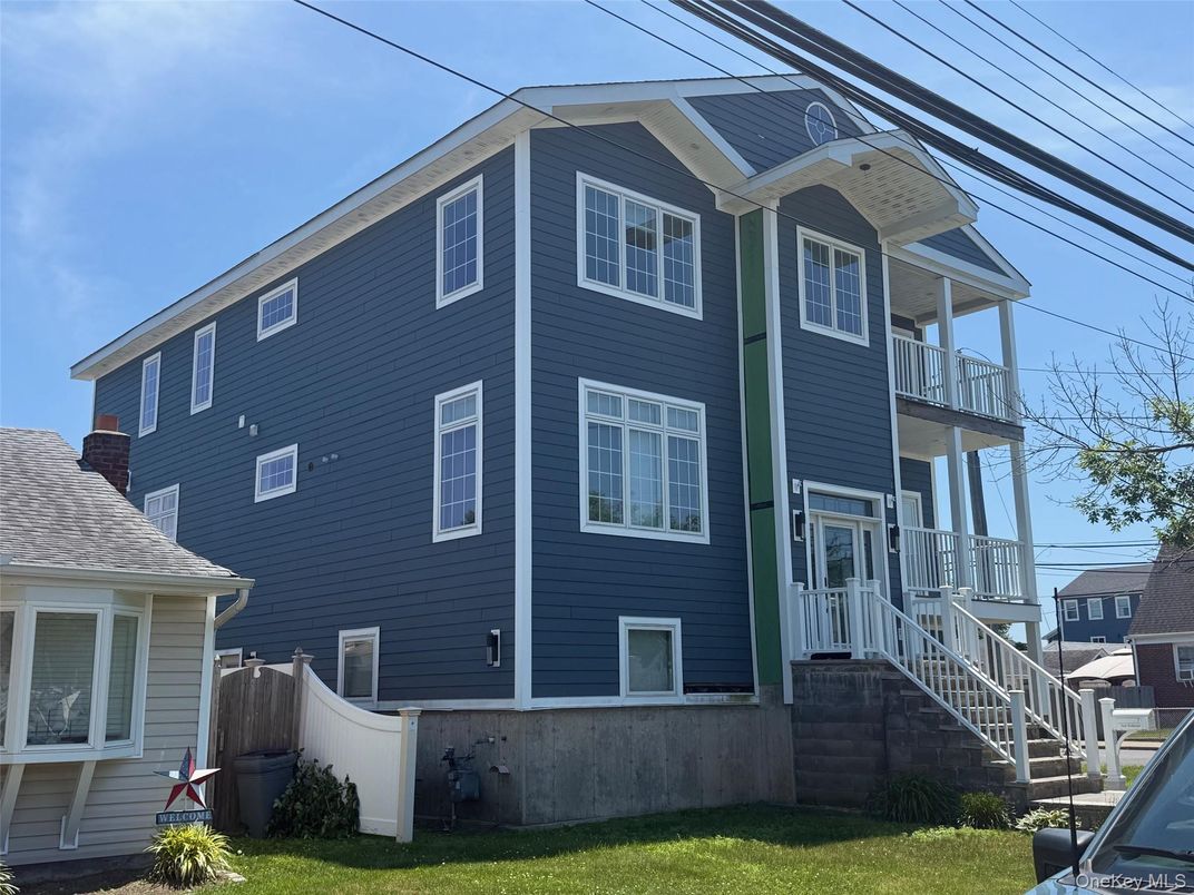 Exterior, Facade, Rowhouse