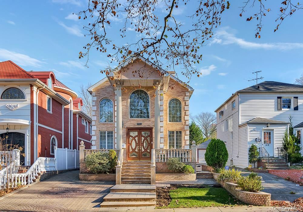 Exterior, Facade, Brick Facade, Queen Anne Victorian