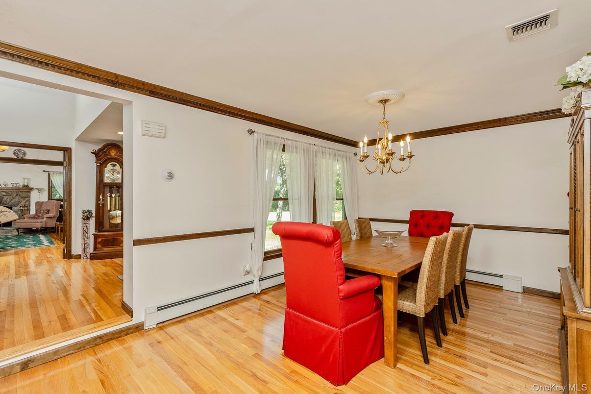Chandelier, Dining room, Interior, Recessed Lighting, Wood Texture Flooring