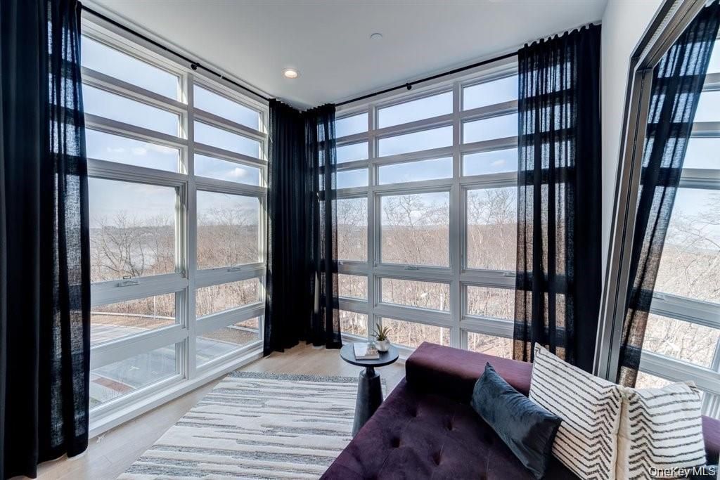 Interior, Recessed Lighting, Sun Room, Wood Texture Flooring