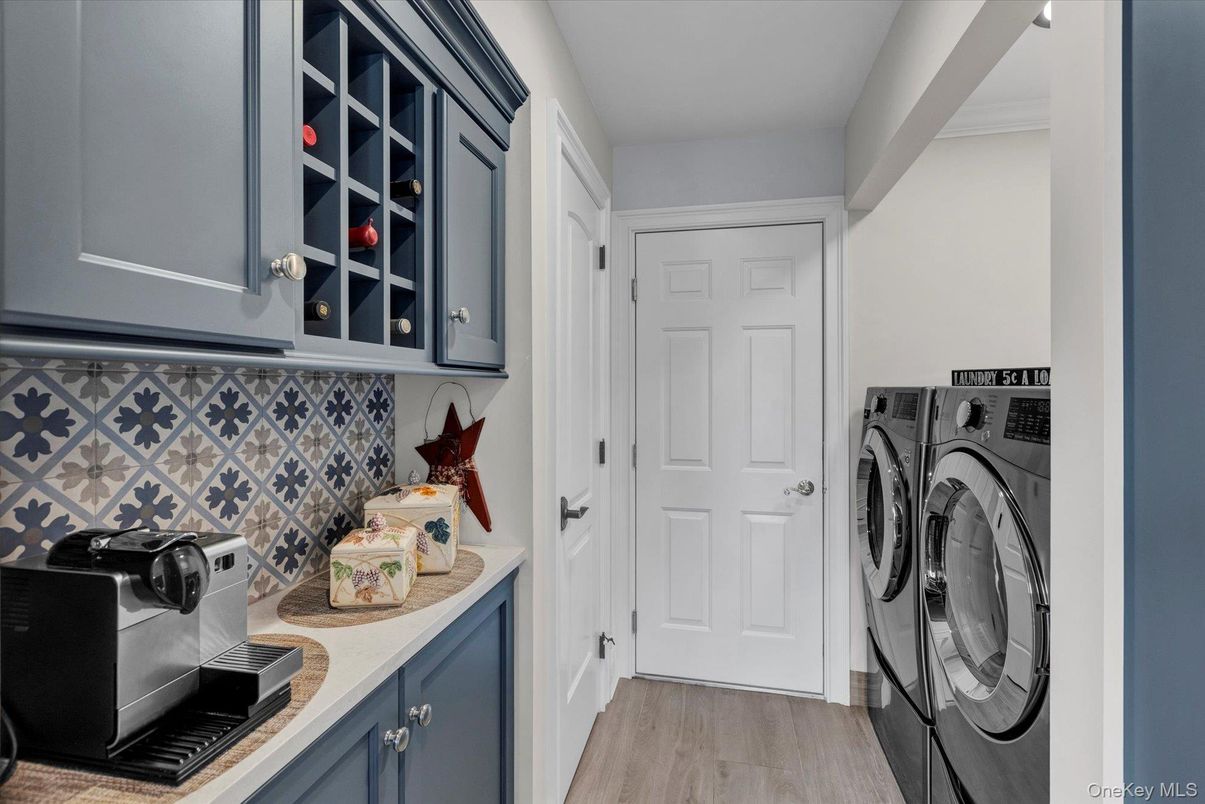 Interior, Washer, Wood Texture Flooring