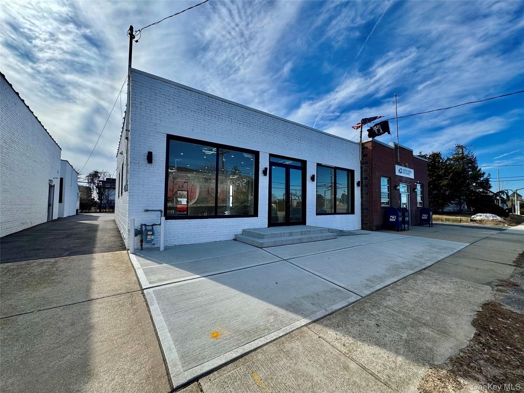 Exterior, Facade, None