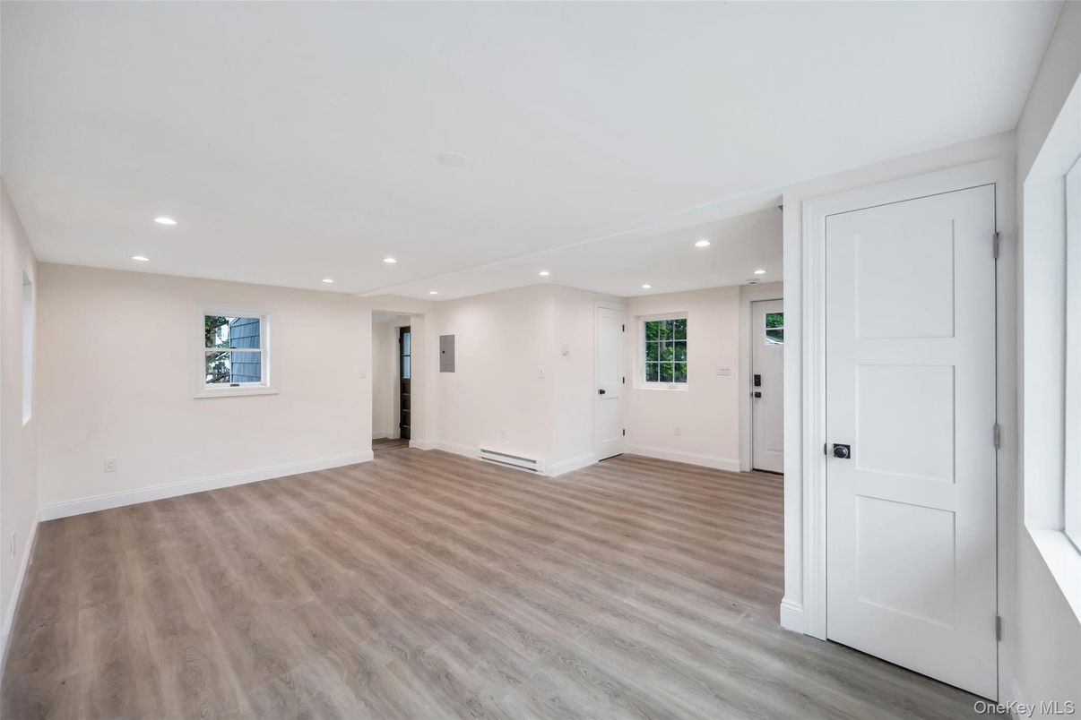Empty room, Interior, Recessed Lighting, Wood Texture Flooring