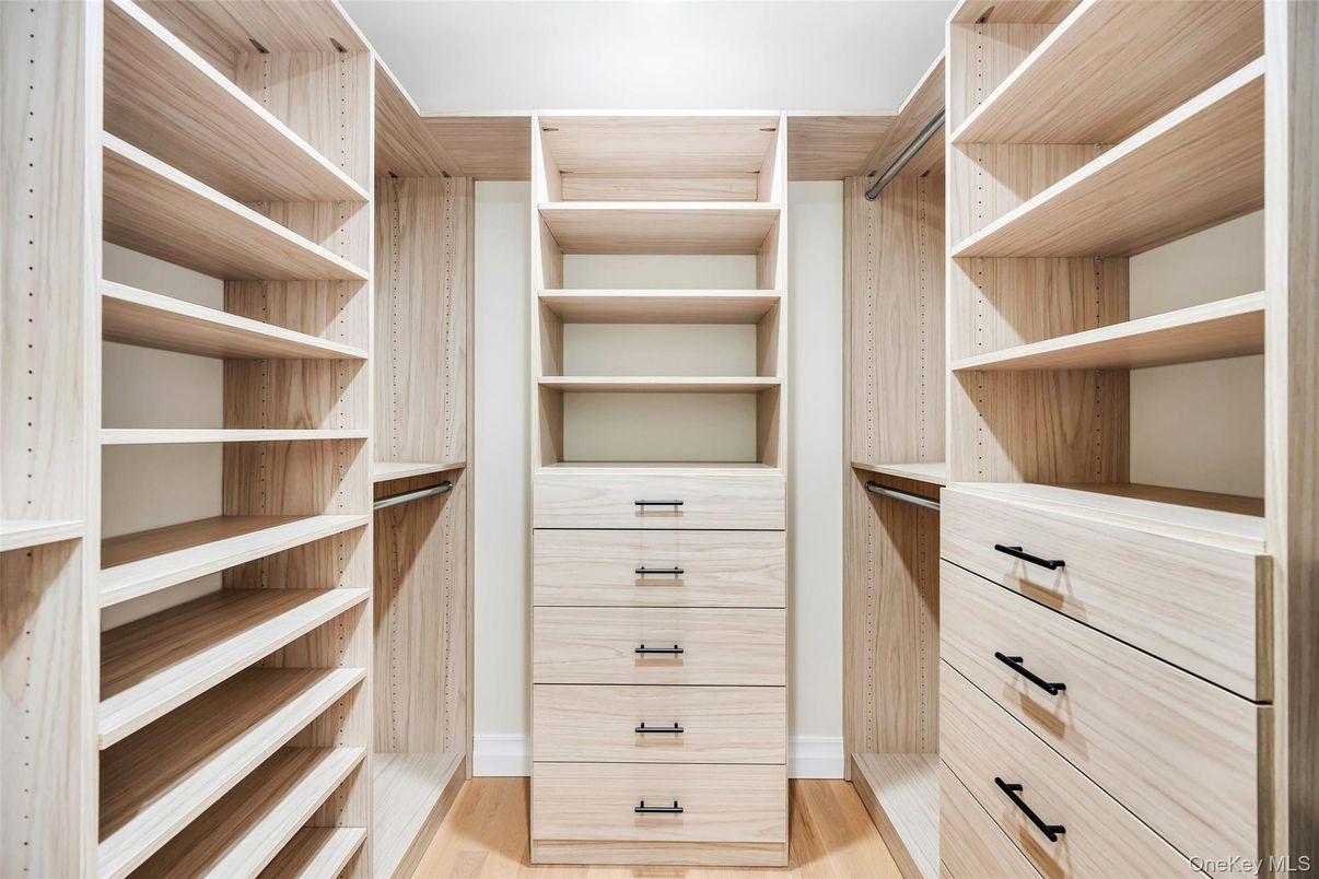 Interior, Walk-in Closets, Wood Texture Flooring