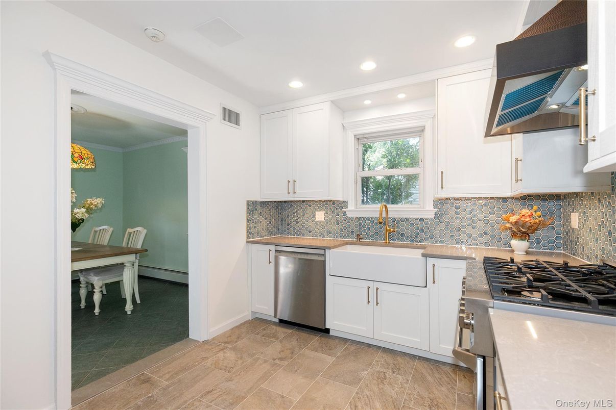 Dining room, Interior, Kitchen, Recessed Lighting, Stainless Steel Appliances