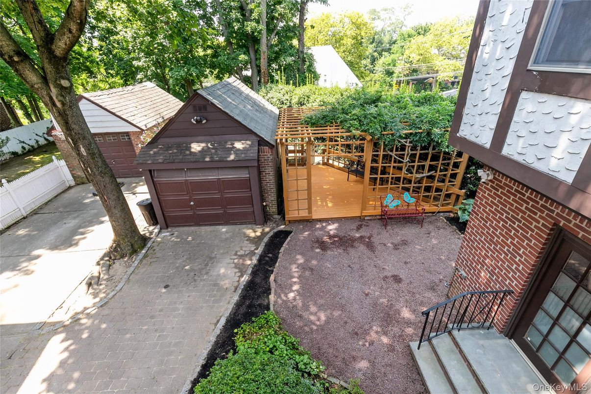 Detached Garage, Exterior