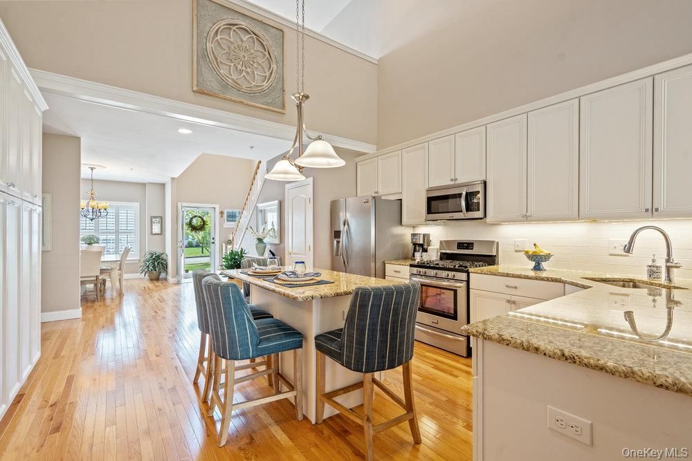 Chandelier, Dining room, Interior, Kitchen, Pendant Lights, Recessed Lighting, Stainless Steel Appliances, Wood Texture Flooring