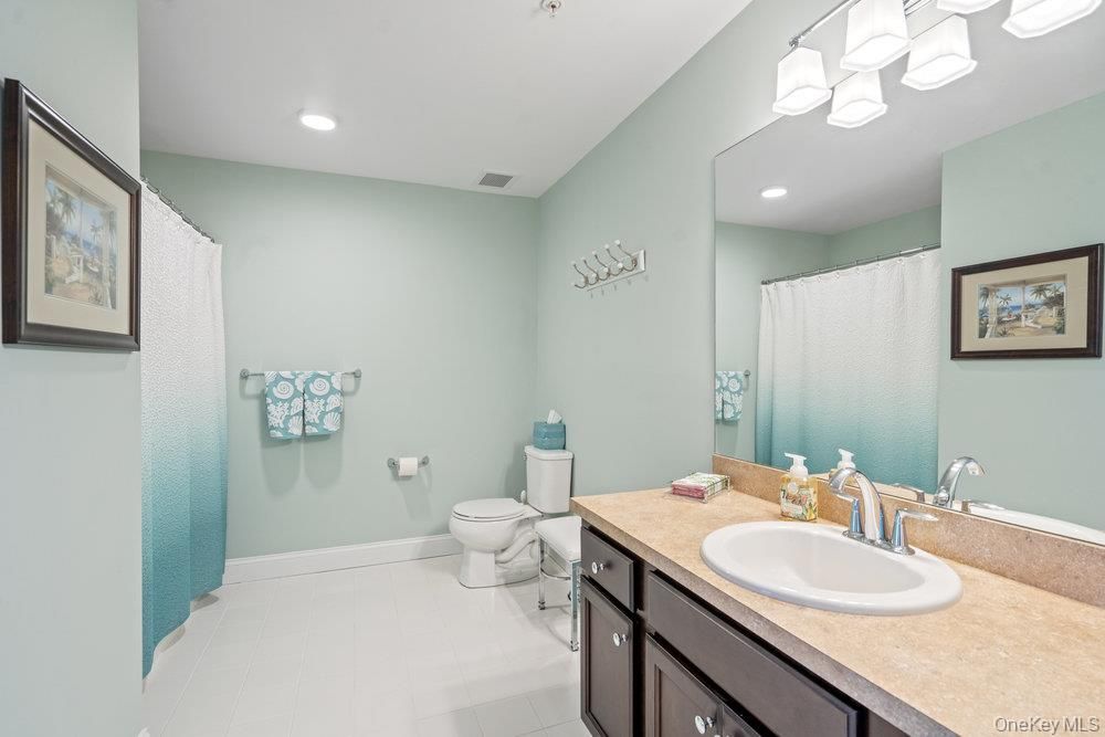 Bathroom, Interior, Recessed Lighting