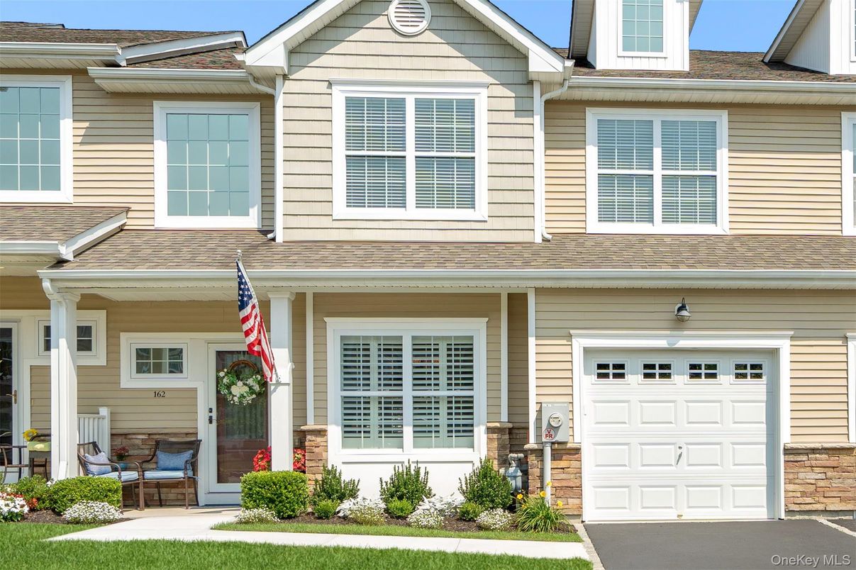 Attached, Exterior, Facade, Rowhouse