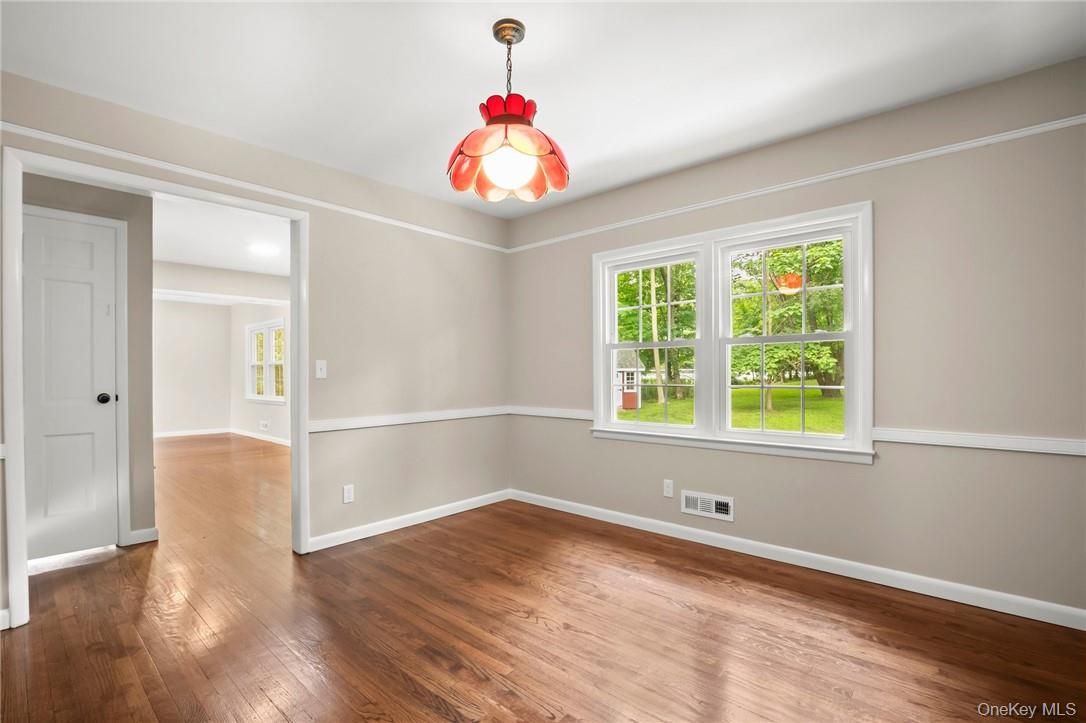 Empty room, Interior, Pendant Lights, Wood Texture Flooring