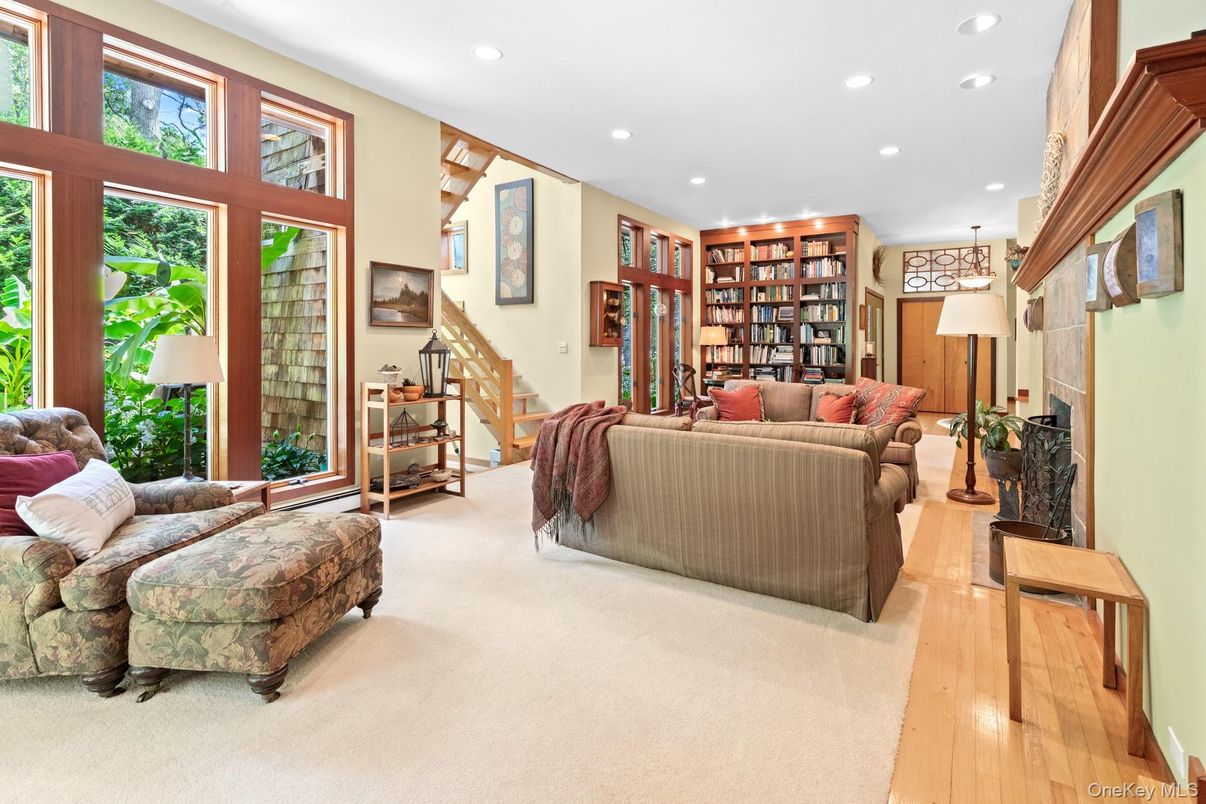 Interior, Living room, Pendant Lights, Recessed Lighting, Wood Texture Flooring