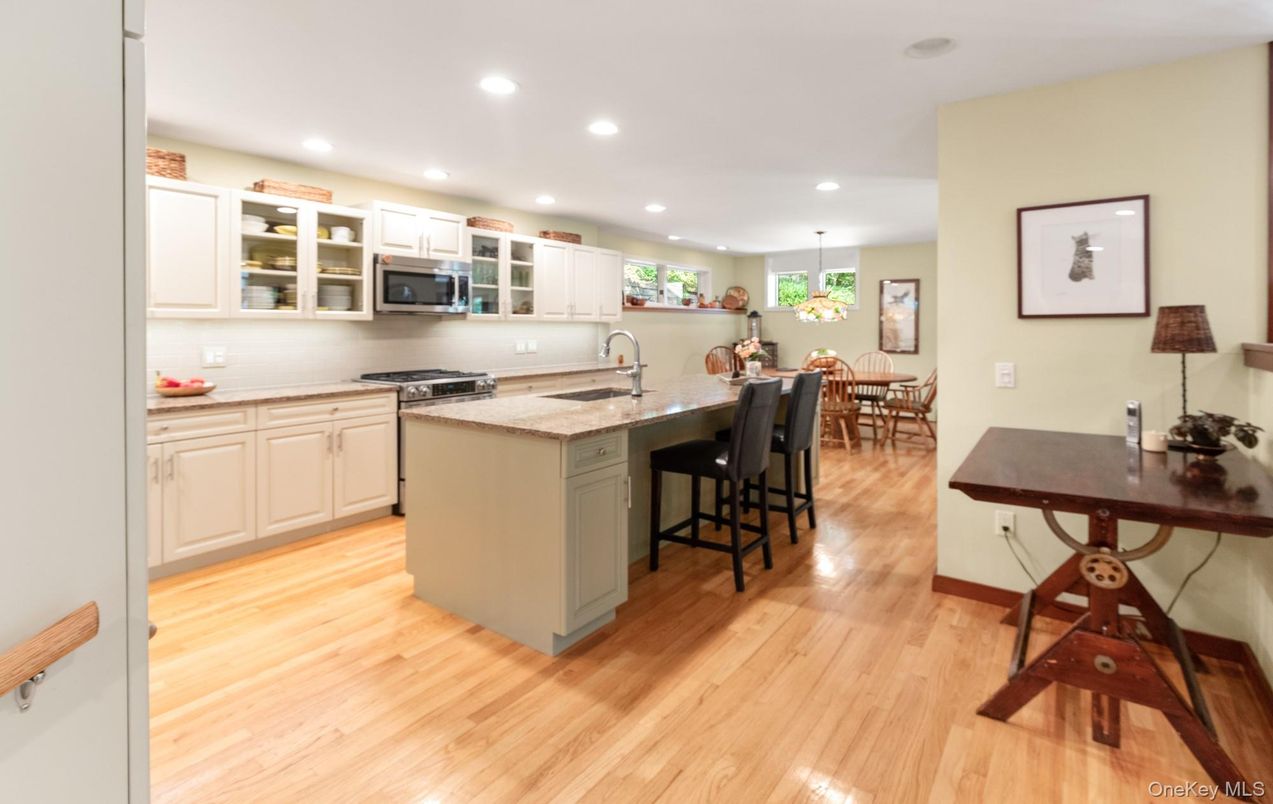 Dining room, Interior, Kitchen, Recessed Lighting, Wood Texture Flooring