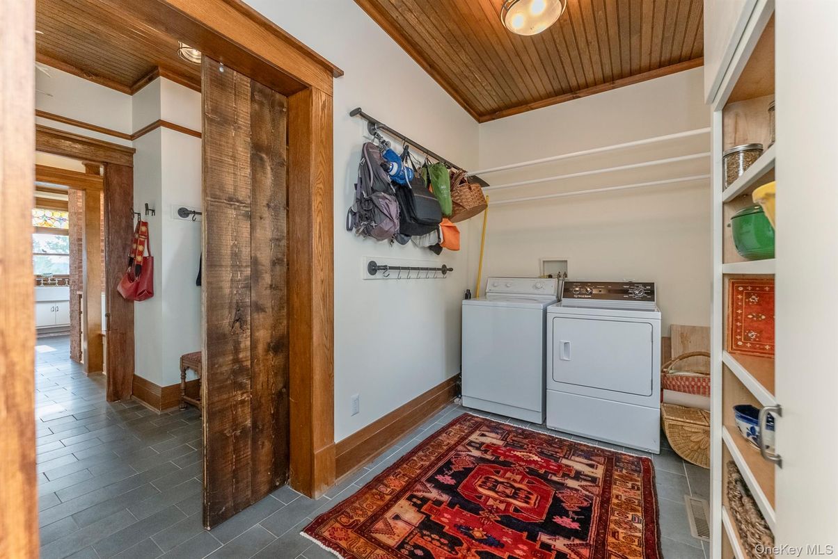 Interior, Washer, Wooden Ceilings