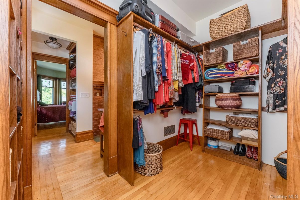 Interior, Walk-in Closets, Wood Texture Flooring