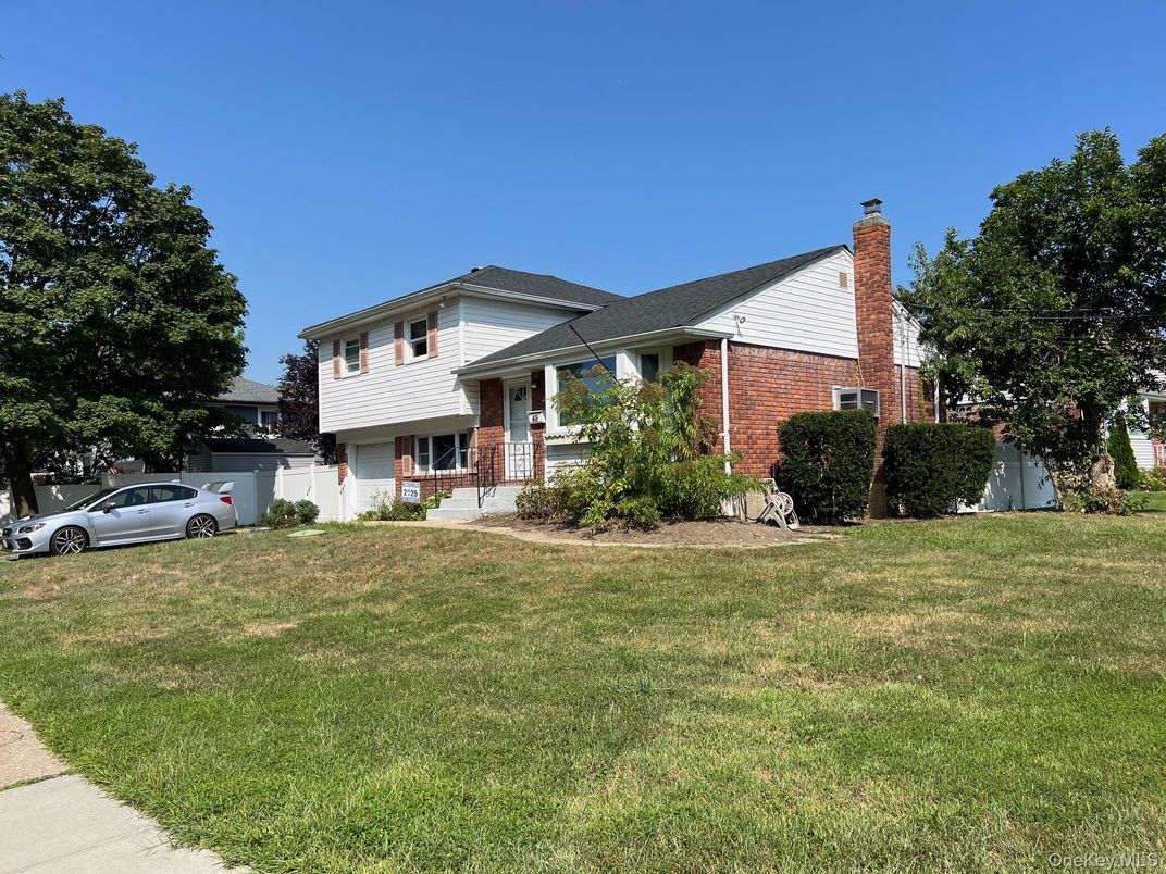 Backyard, Exterior, Facade, Brick Facade, Split Level