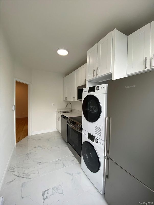 Interior, Marble, Recessed Lighting, Washer