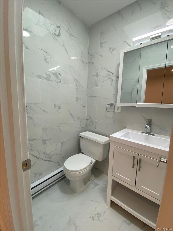 Bathroom, Interior, Marble, Marble Walls, Recessed Lighting
