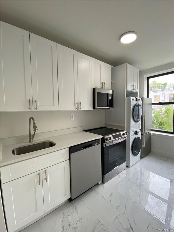 Interior, Kitchen, Marble, Recessed Lighting, Washer